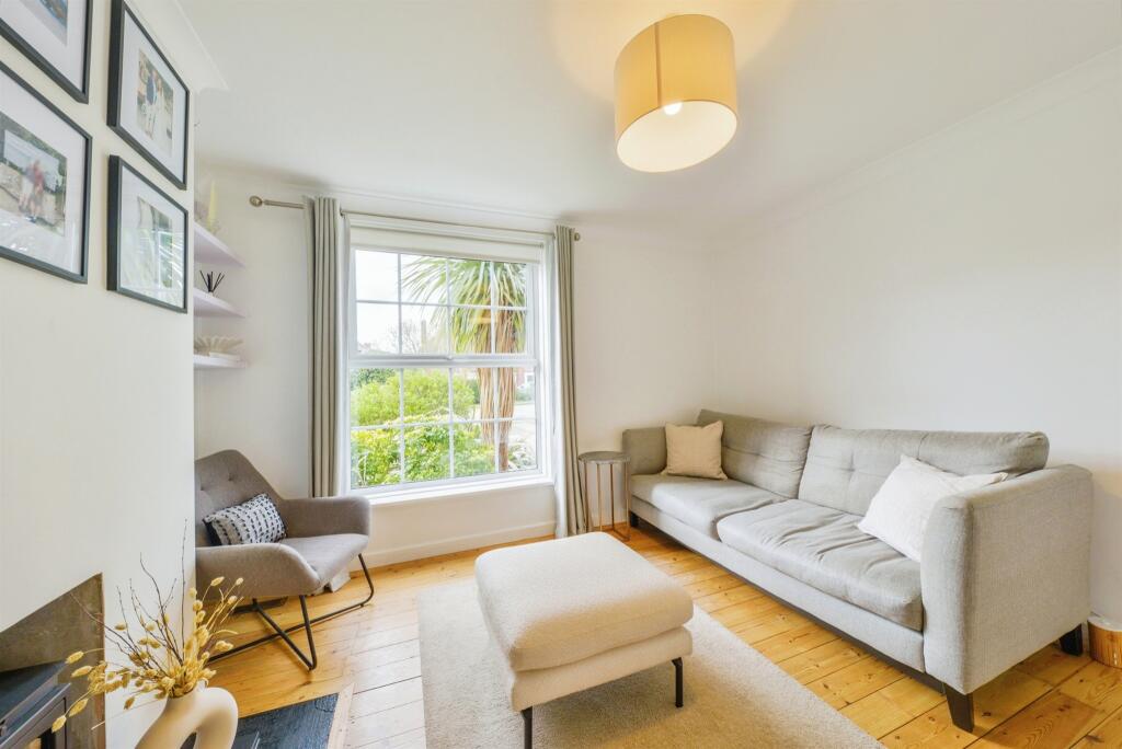 Additional property image - Woodhall Lane, WELWYN GARDEN CITY