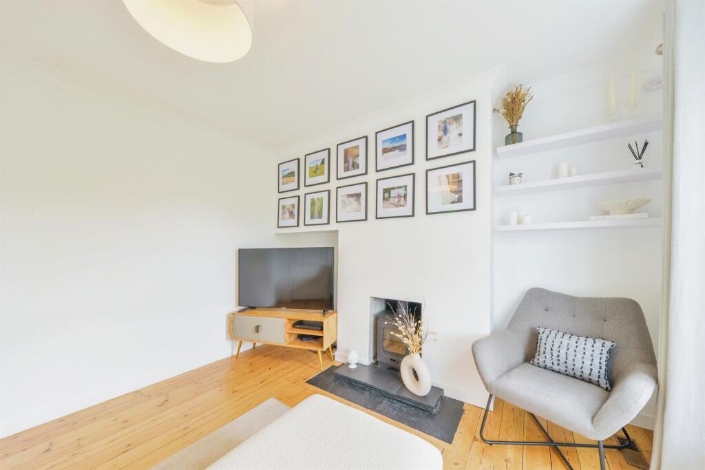 Additional property image - Woodhall Lane, WELWYN GARDEN CITY