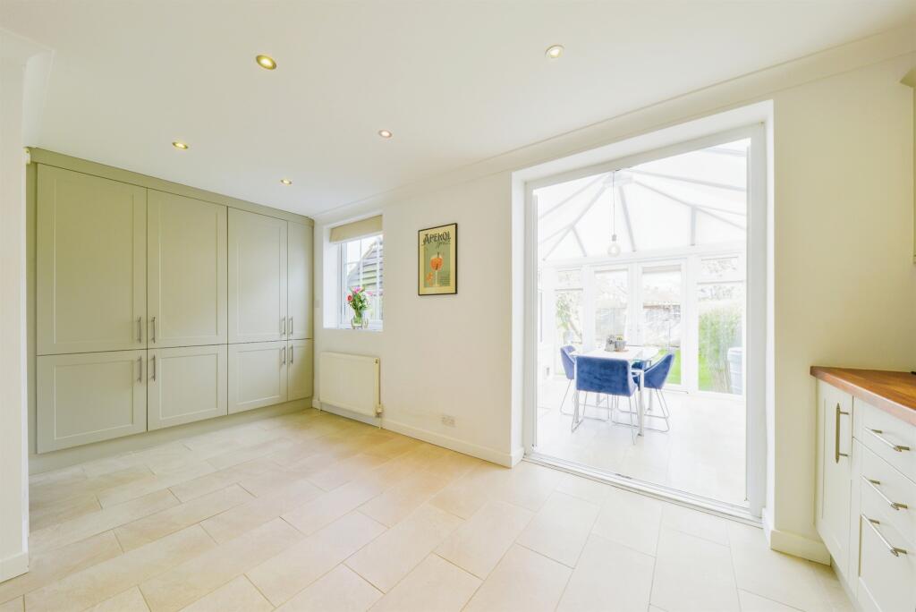 Additional property image - Woodhall Lane, WELWYN GARDEN CITY
