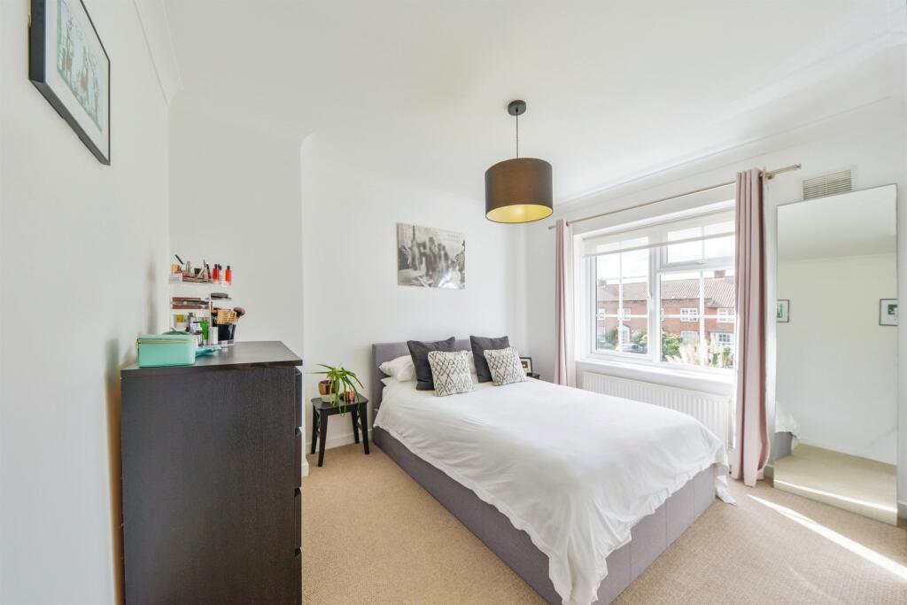 Additional property image - Woodhall Lane, WELWYN GARDEN CITY