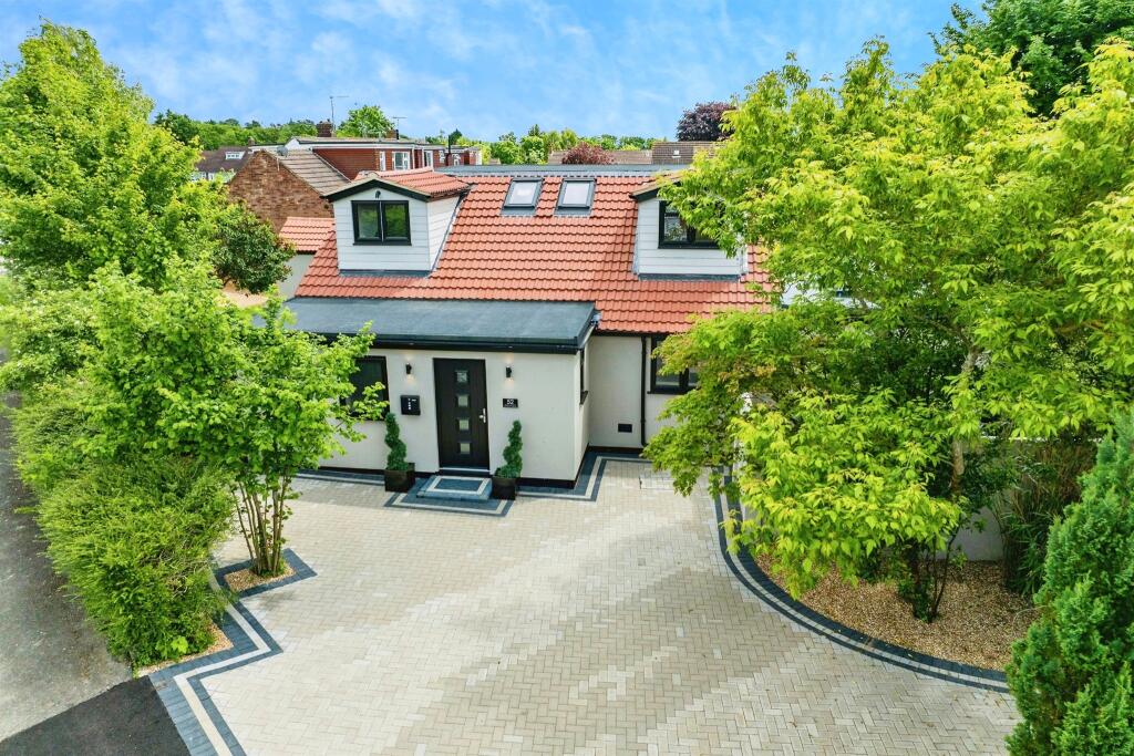 4 bedroom chalet for sale in Warren Way, Welwyn, AL6