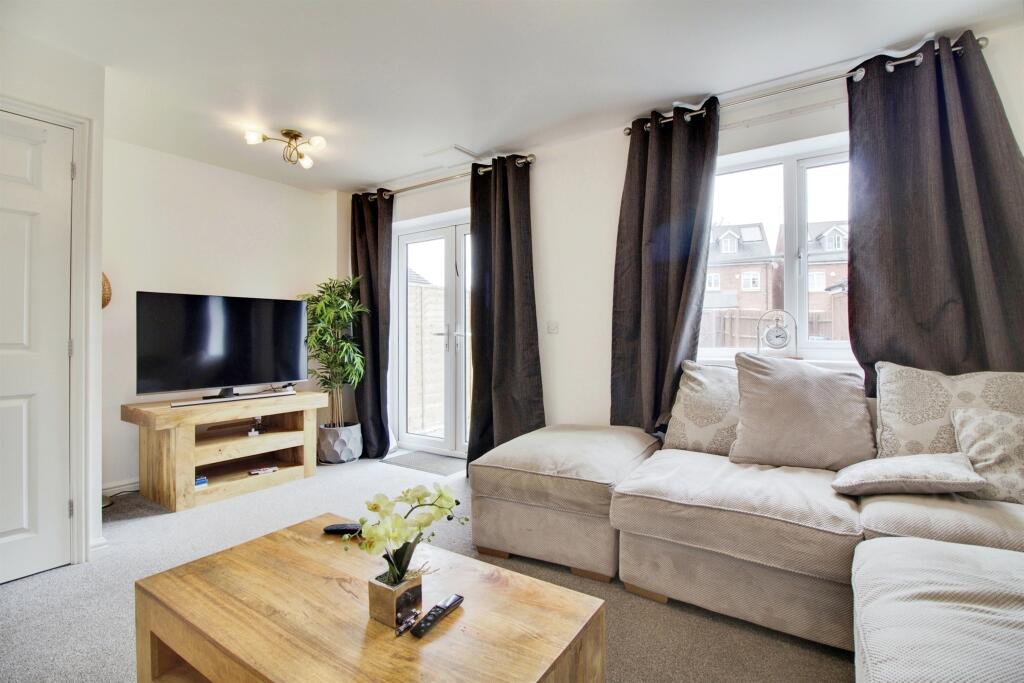 Additional property image - Cole Green Lane, Welwyn Garden City