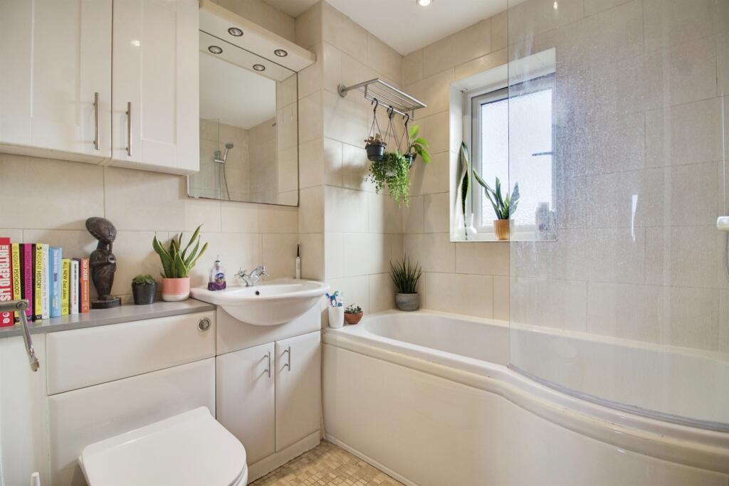 Additional property image - Bull Stag Green, HATFIELD