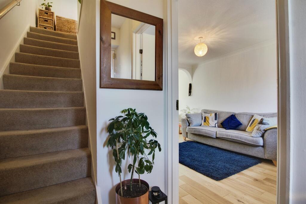 Additional property image - Bull Stag Green, HATFIELD