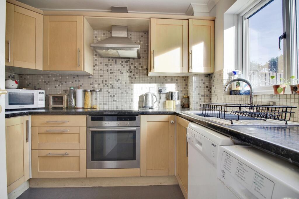 Additional property image - Bull Stag Green, HATFIELD