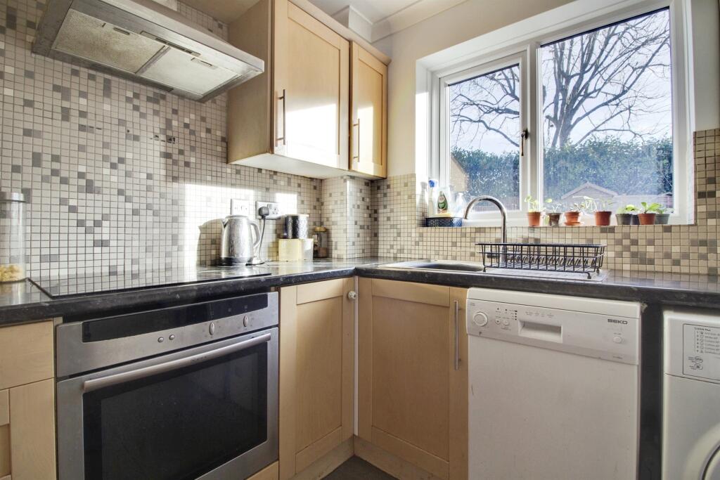 Additional property image - Bull Stag Green, HATFIELD