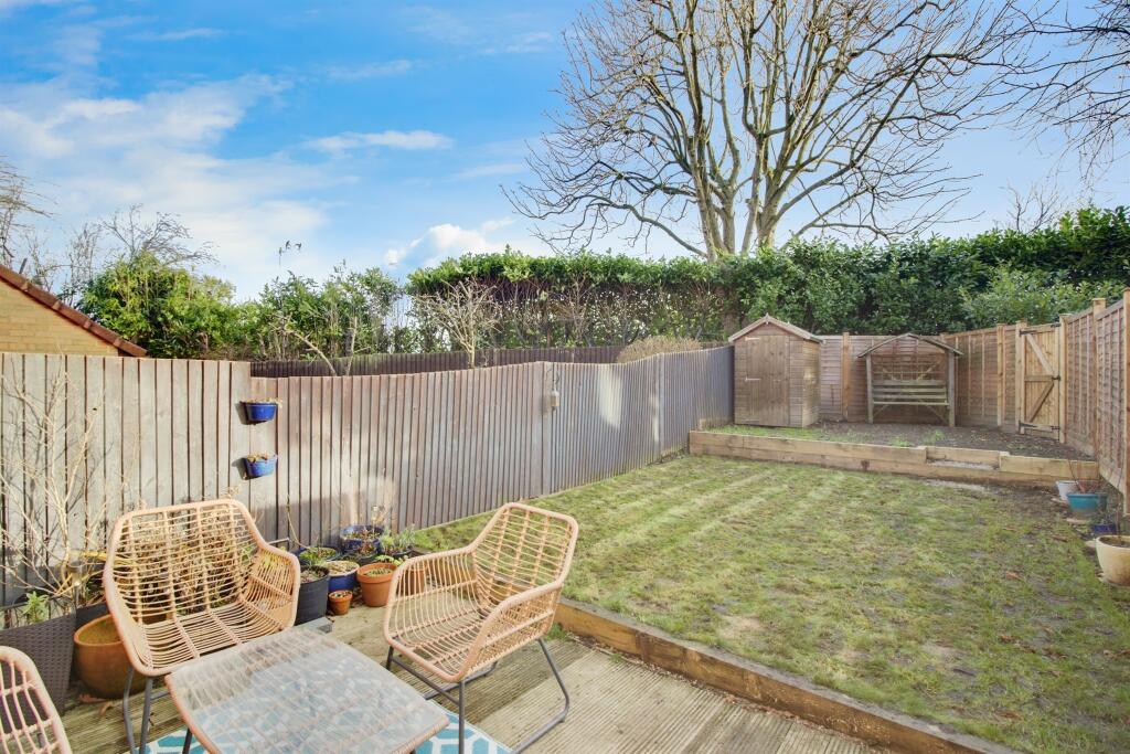 Additional property image - Bull Stag Green, HATFIELD