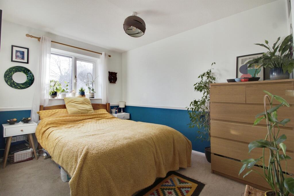 Additional property image - Bull Stag Green, HATFIELD