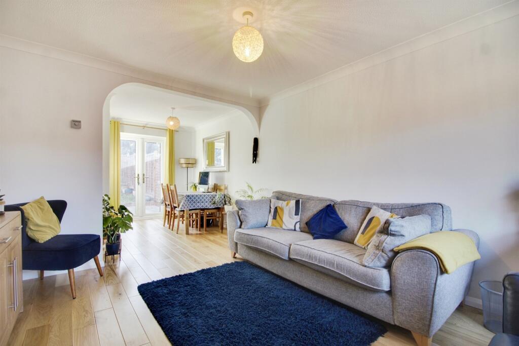 Additional property image - Bull Stag Green, HATFIELD