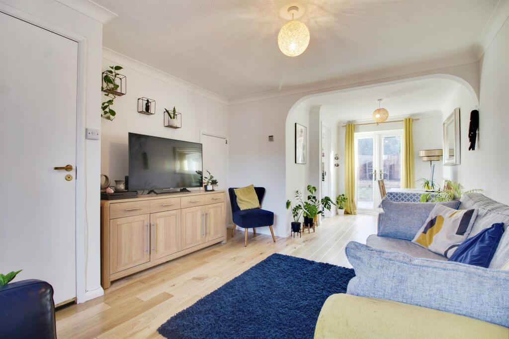 Additional property image - Bull Stag Green, HATFIELD