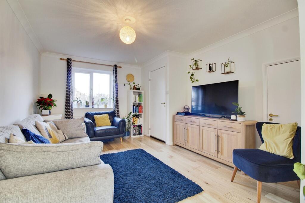 Additional property image - Bull Stag Green, HATFIELD