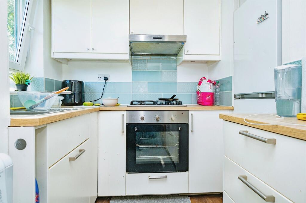 Additional property image - Hollybush Lane, Welwyn Garden City