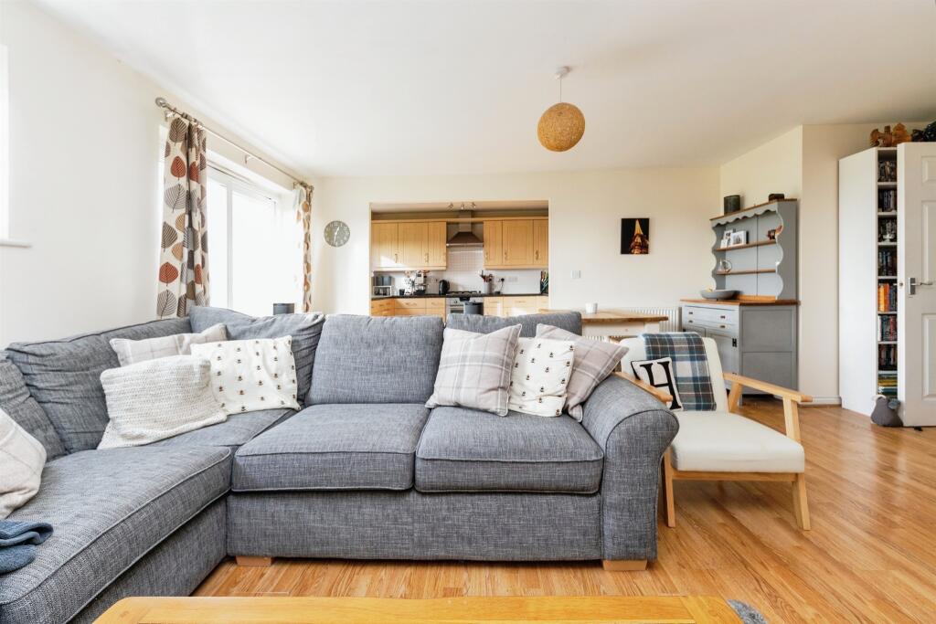Additional property image - Eddington Crescent, WELWYN GARDEN CITY