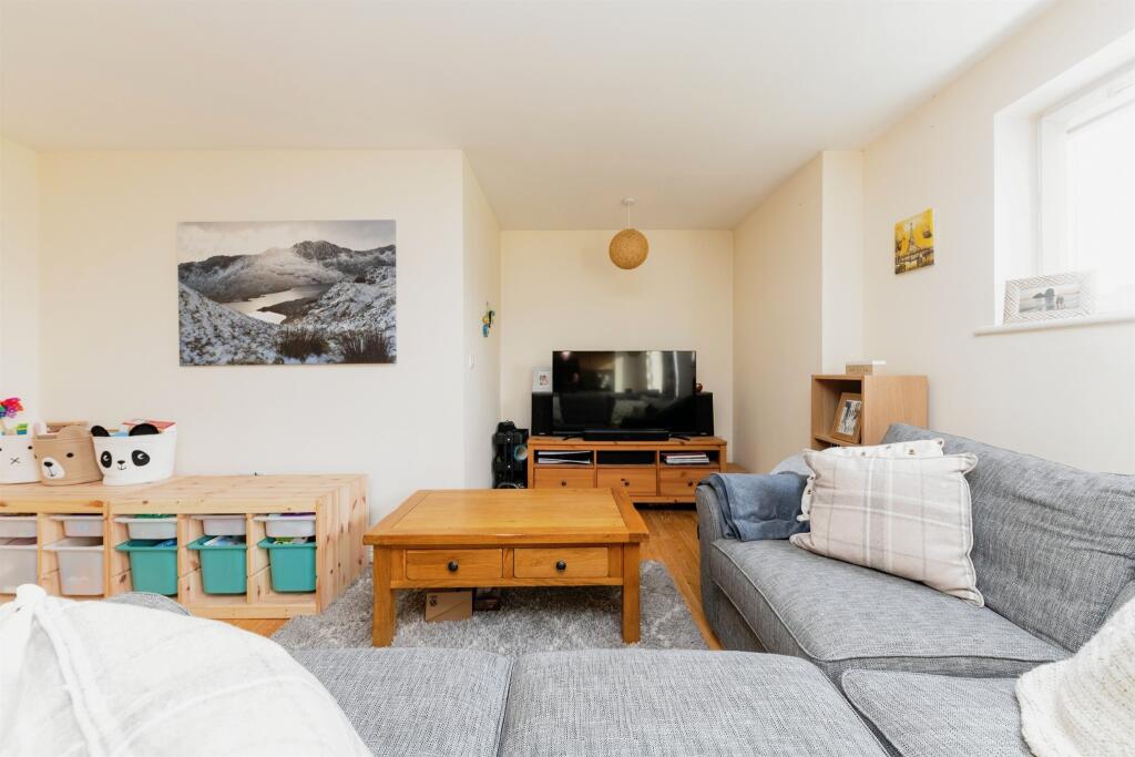 Additional property image - Eddington Crescent, WELWYN GARDEN CITY