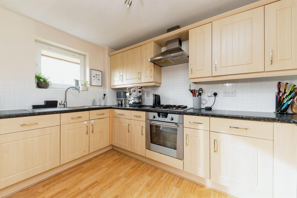 Additional property image - Eddington Crescent, WELWYN GARDEN CITY