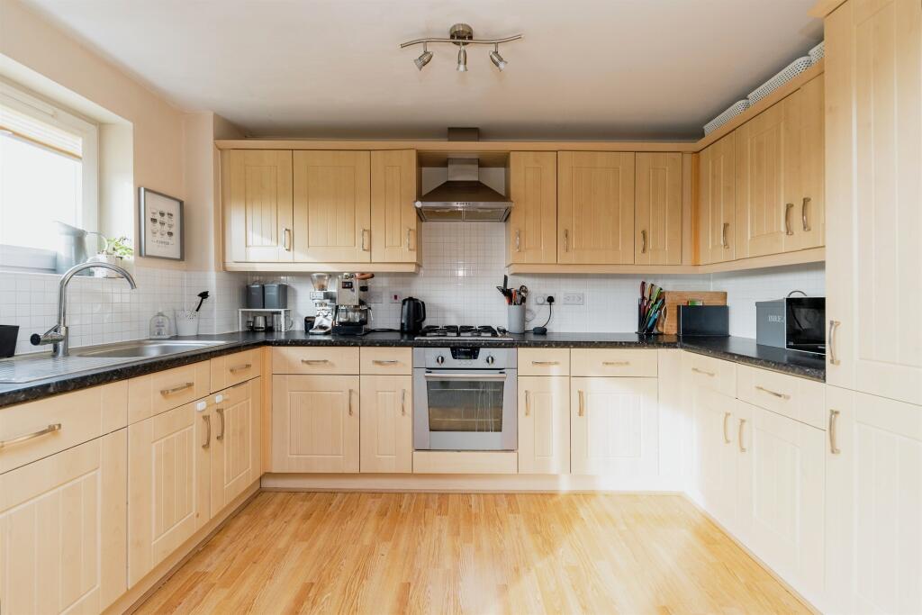 Additional property image - Eddington Crescent, WELWYN GARDEN CITY