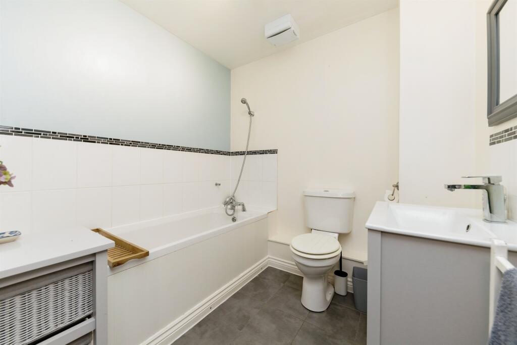 Additional property image - Eddington Crescent, WELWYN GARDEN CITY