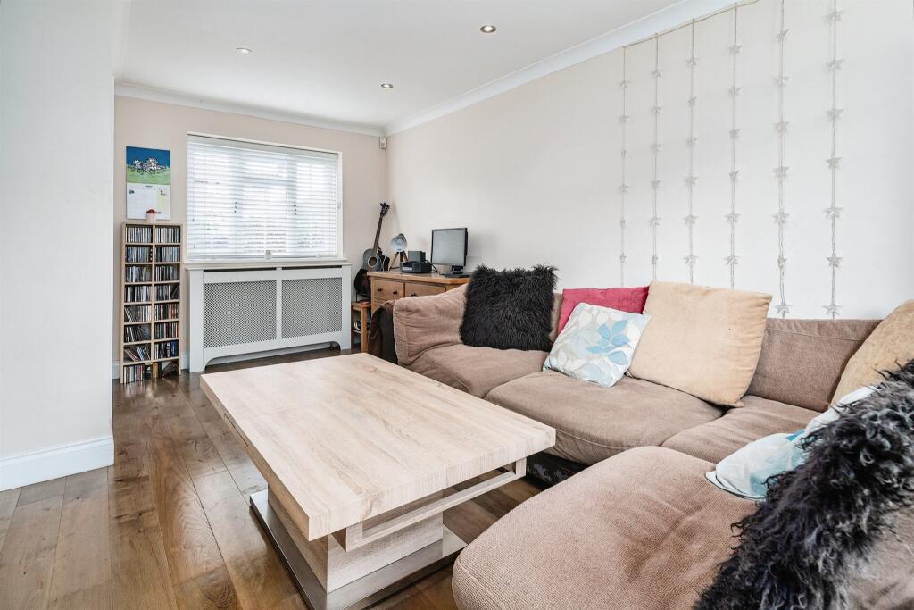 Additional property image - Burgundy Croft, Welwyn Garden City