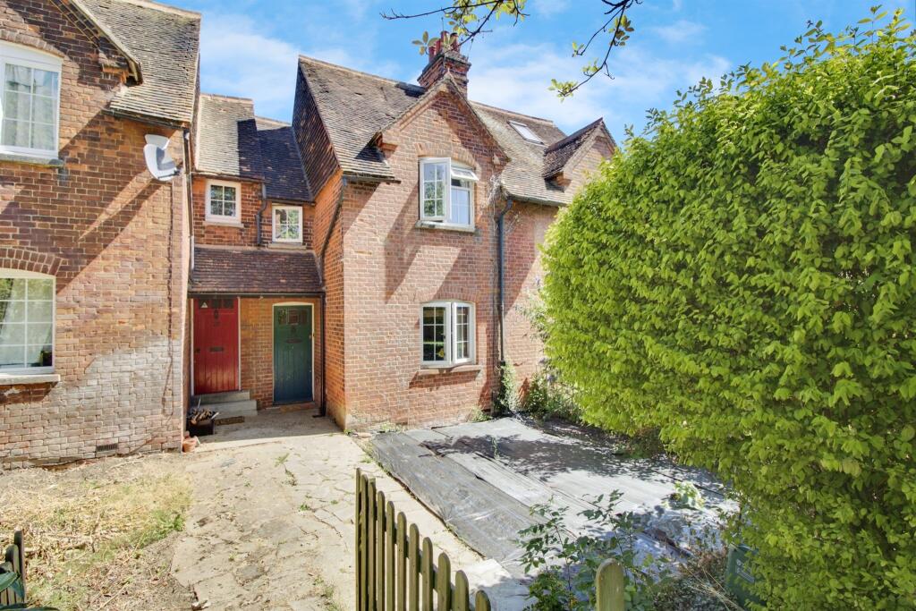 Main image of property: Glebeland, Hatfield