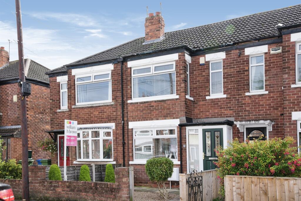 2 bedroom terraced house for sale in Linthorpe Grove, Willerby, Hull, HU10