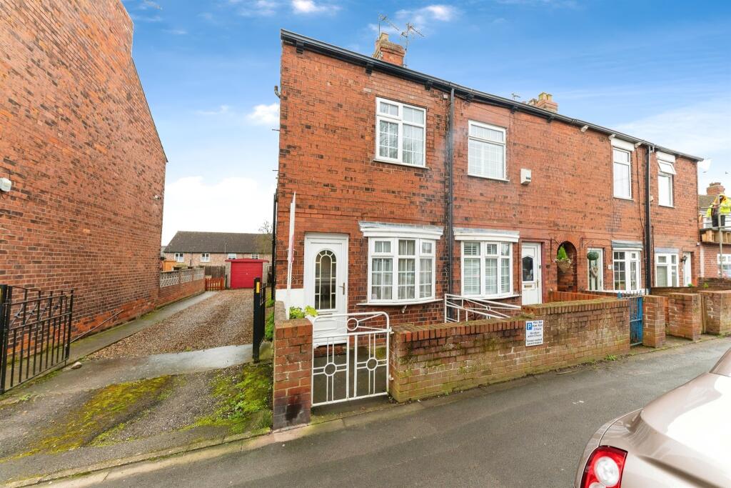2 bedroom end of terrace house for sale in Main Street, Willerby, Hull