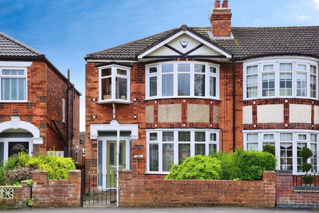 3 bedroom end of terrace house for sale in Kingston Road, Willerby