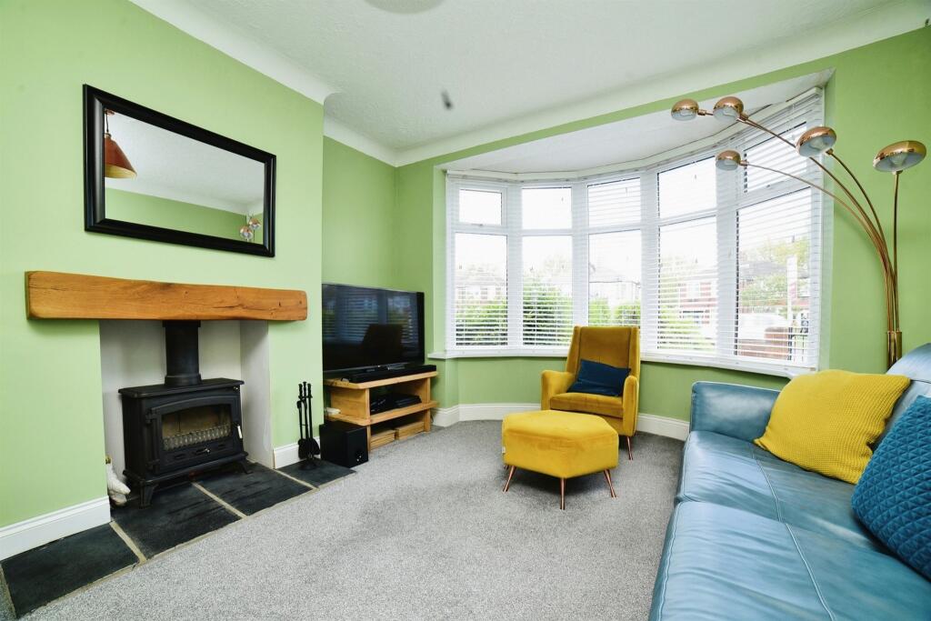 3 bedroom end of terrace house for sale in Kingston Road, Willerby