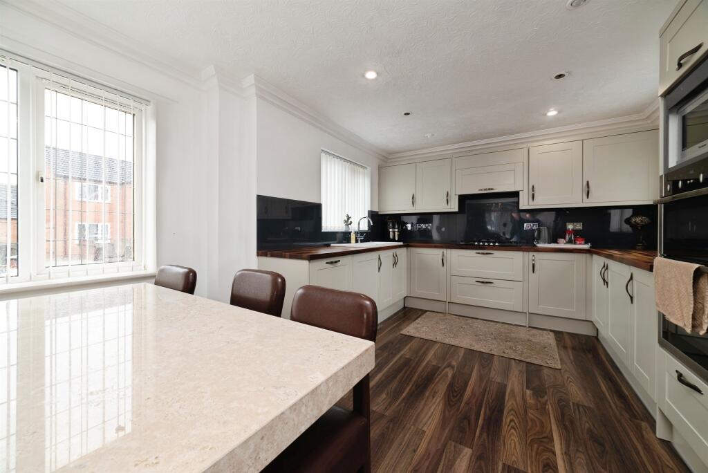 Main image of property: Summergroves Way, HULL