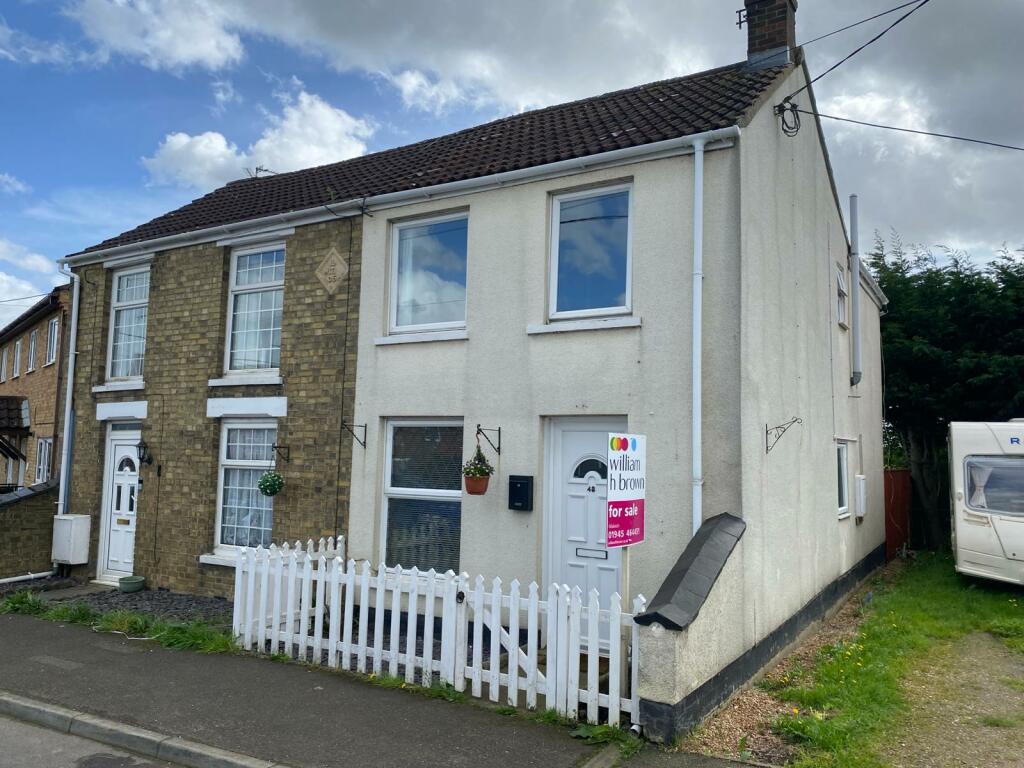 2 bedroom semidetached house for sale in Gaultree Square,