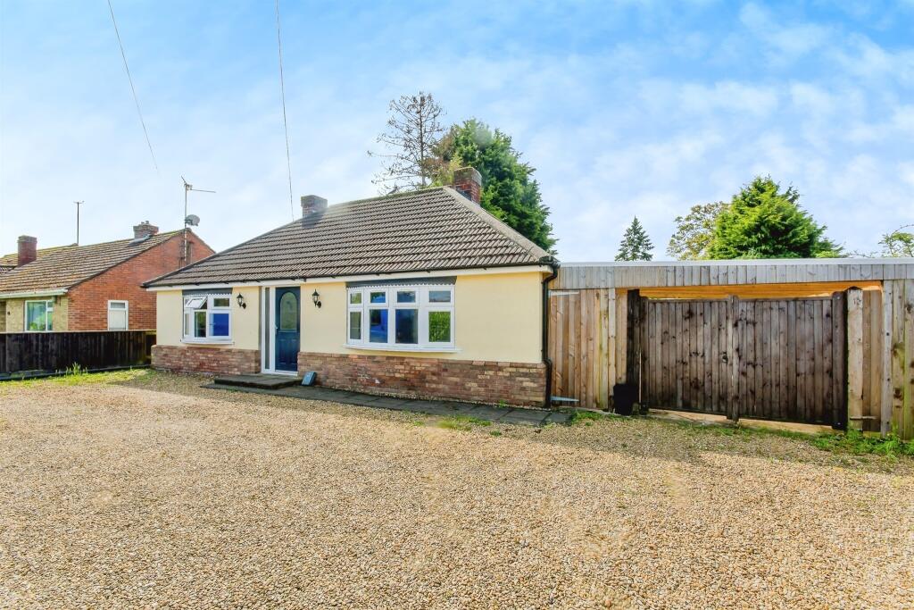 3 bedroom detached bungalow for sale in Salts Road, West Walton