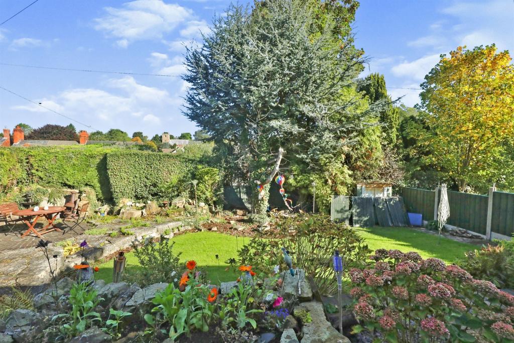 3 bedroom detached bungalow for sale in Hillside, Whitwell, WORKSOP, S80