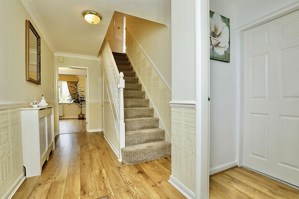 4 bedroom detached house for sale in Netherton Road, Worksop, S80