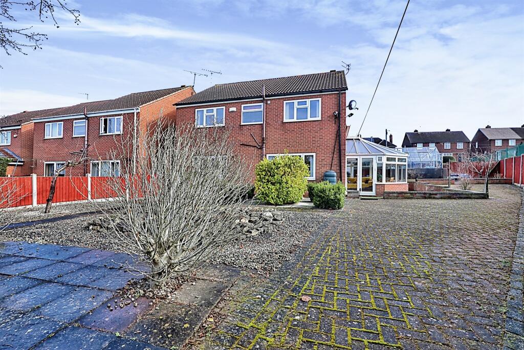 4 bedroom detached house for sale in Netherton Road, Worksop, S80