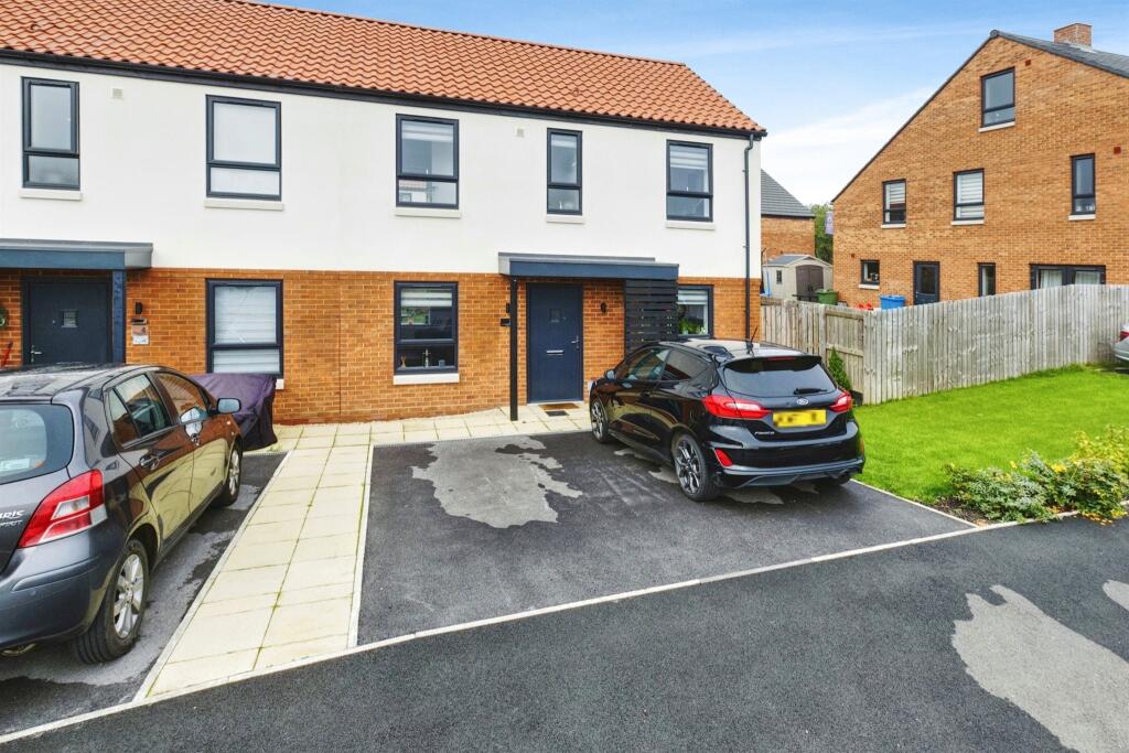 2 bedroom semidetached house for sale in Taiga Place, Rhodesia