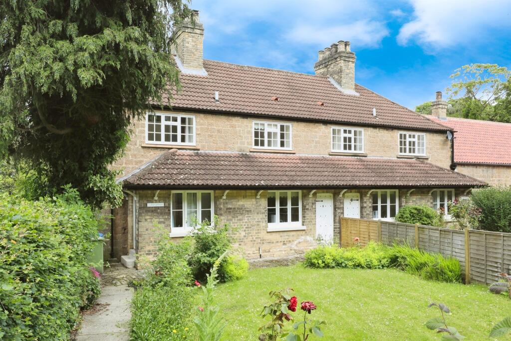3 bedroom cottage for sale in Old Gateford Road, Worksop, S81