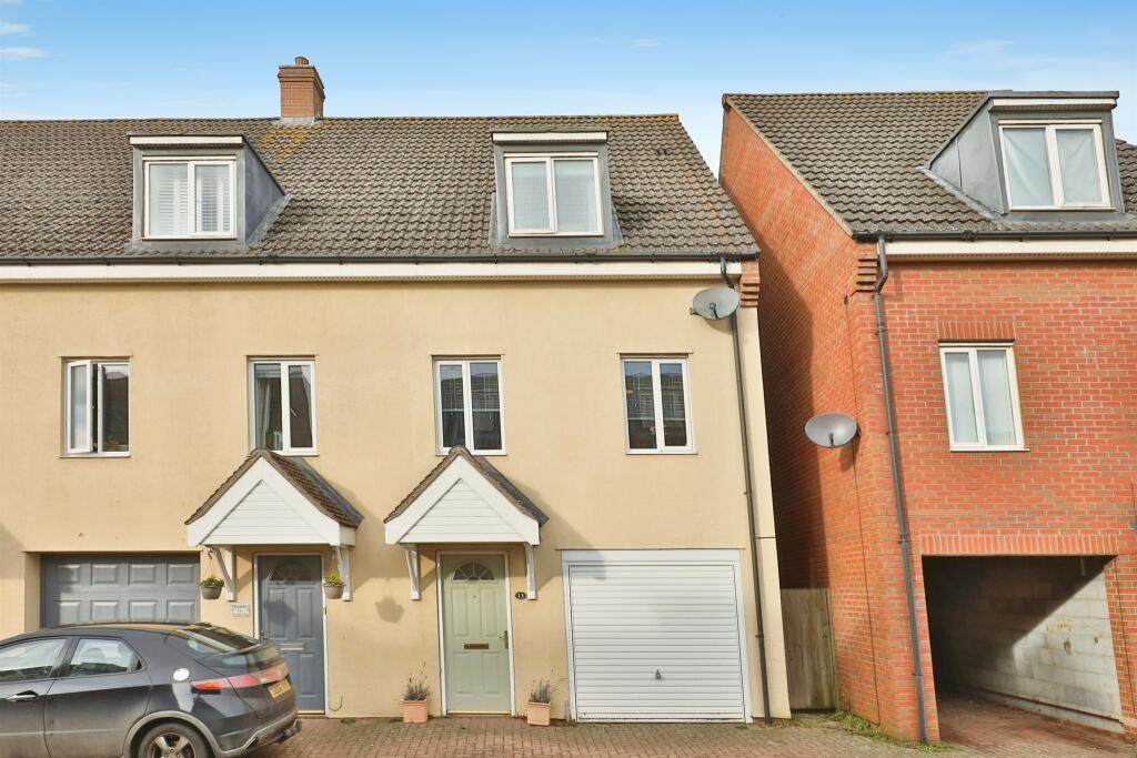 3 bedroom town house for sale in Campion Way, Hethersett, NORWICH, NR9