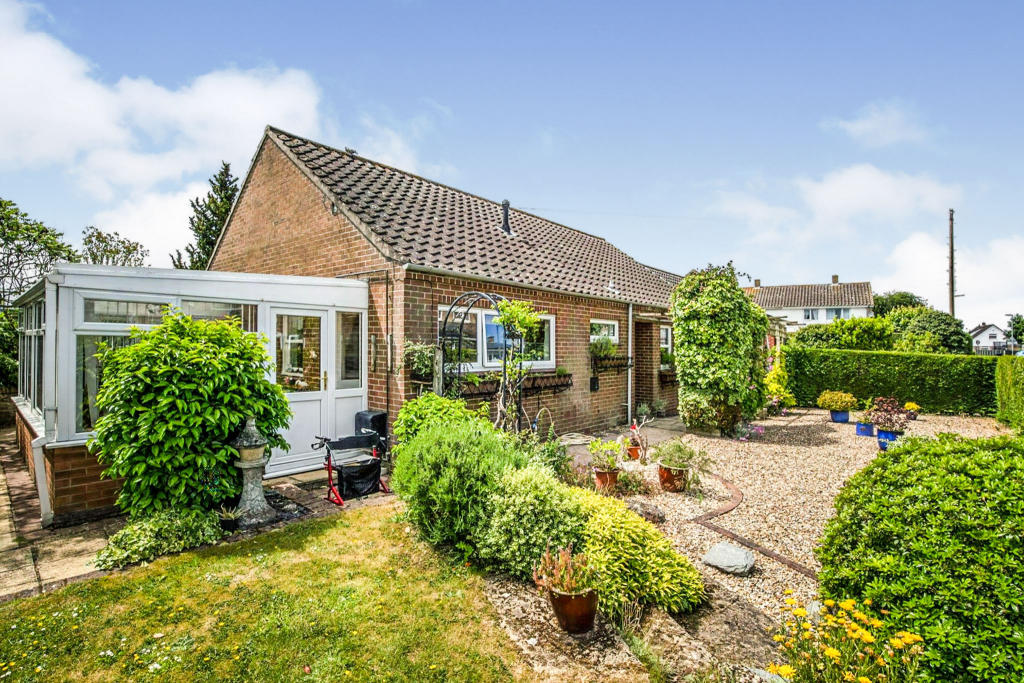 3 bedroom detached bungalow for sale in Sheffield Road, Wymondham, NR18