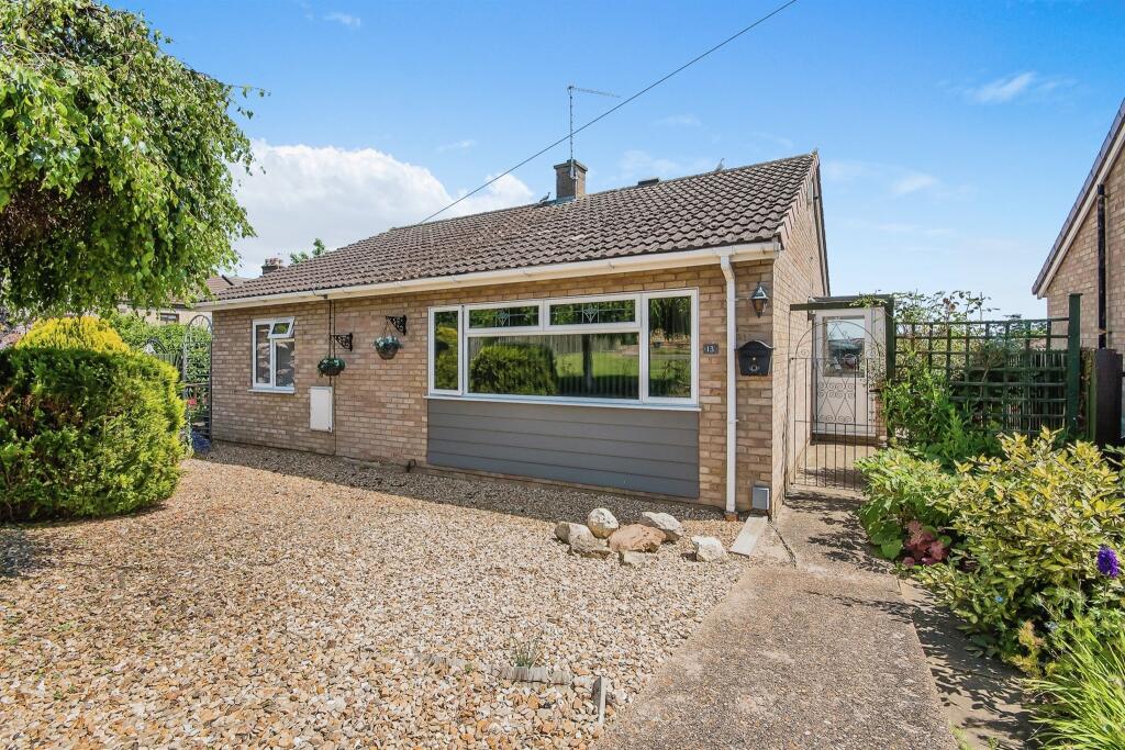 3 bedroom detached bungalow for sale in Stonehouse Road, Yaxley