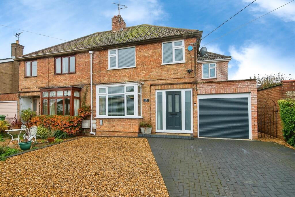 3 bedroom semidetached house for sale in High Street, Stilton