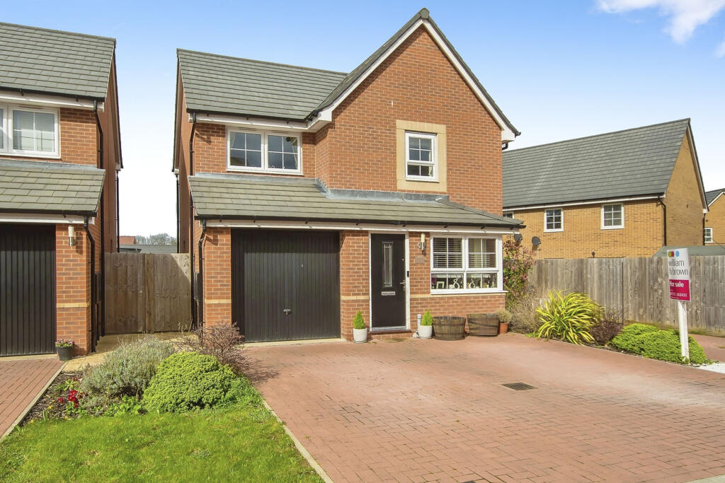 3 bedroom detached house for sale in Broadstone Drive, Hampton Water