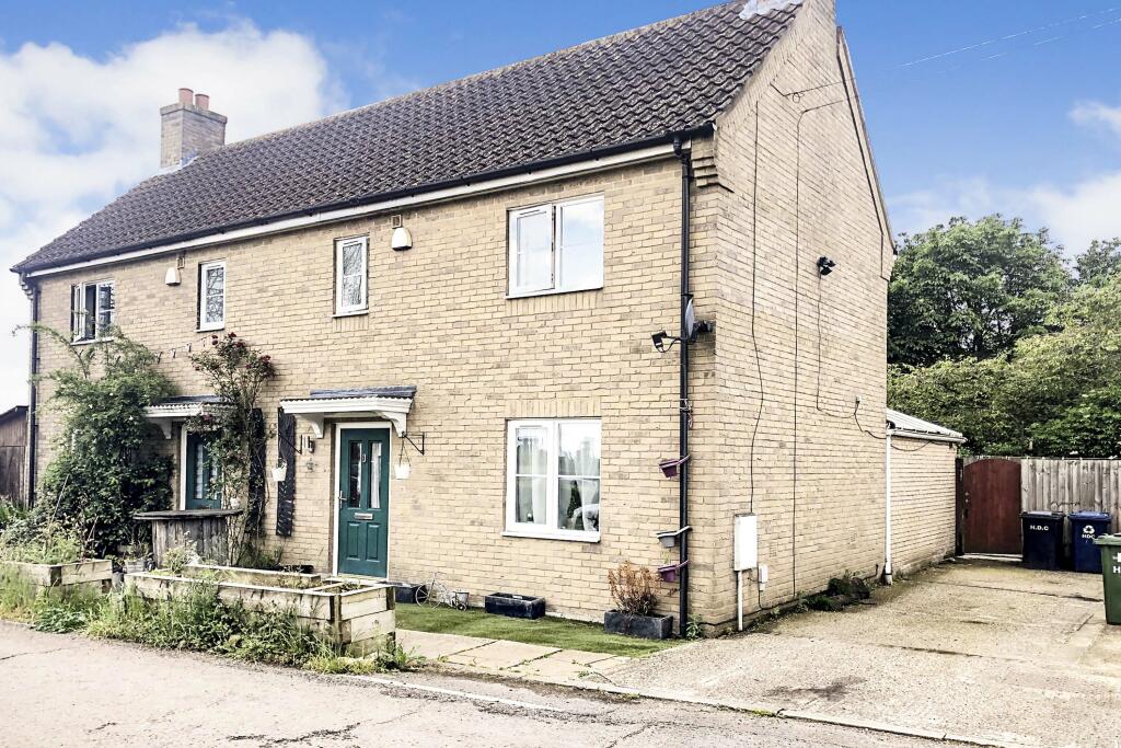 3 bedroom semidetached house for sale in Pingle Bank, Holme