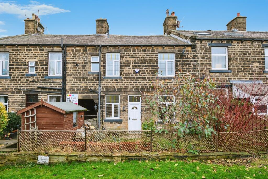 2 bedroom terraced house for sale in South View, Yeadon, Leeds, LS19