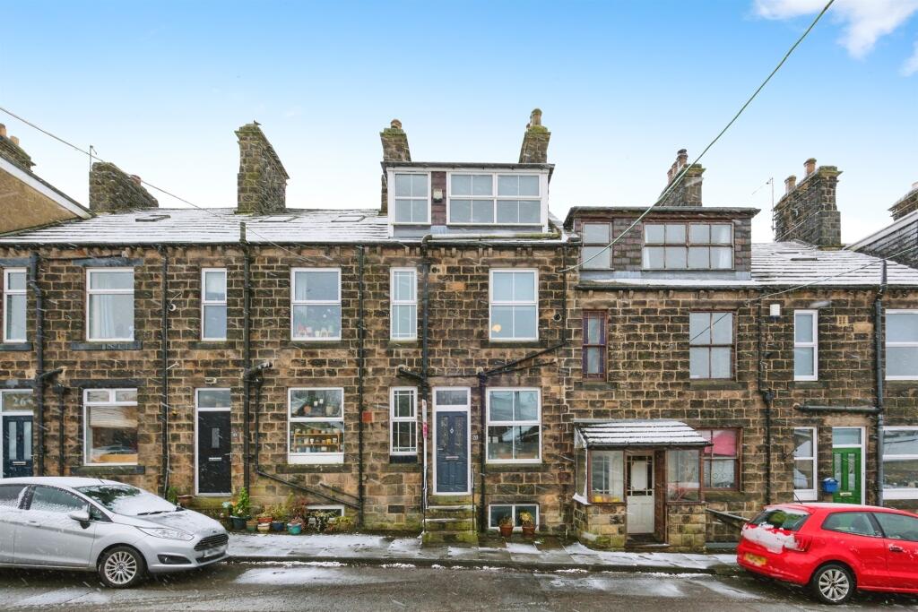 3 bedroom terraced house for sale in South View Terrace, Yeadon, Leeds, LS19