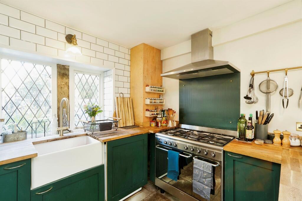 Additional property image - Laburnum Place, Apperley Bridge, Bradford