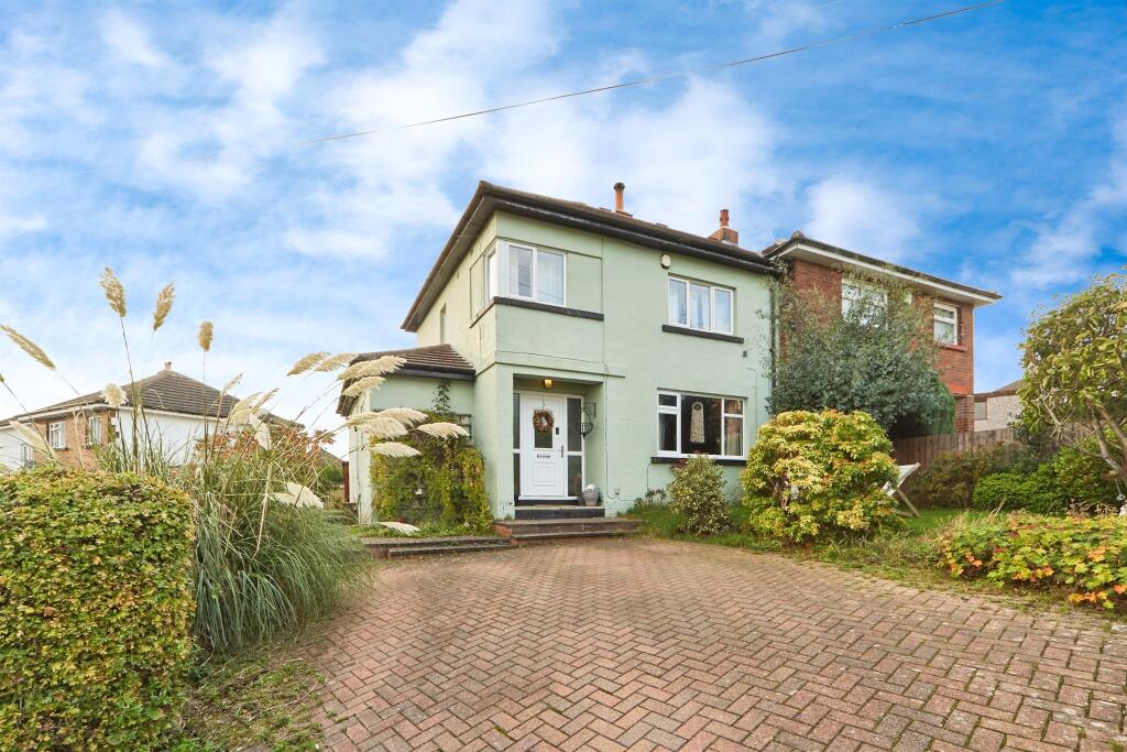 Main image of property: Haw View, Yeadon, Leeds