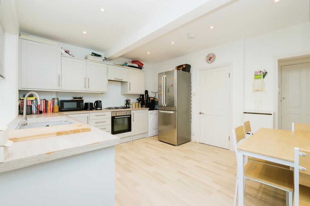 2 bedroom terraced house for sale in Kirk Lane, Yeadon, Leeds, LS19