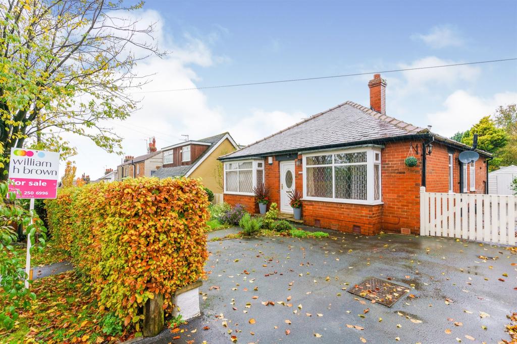 3 bedroom detached bungalow for sale in Rufford Drive, Yeadon, Leeds, LS19