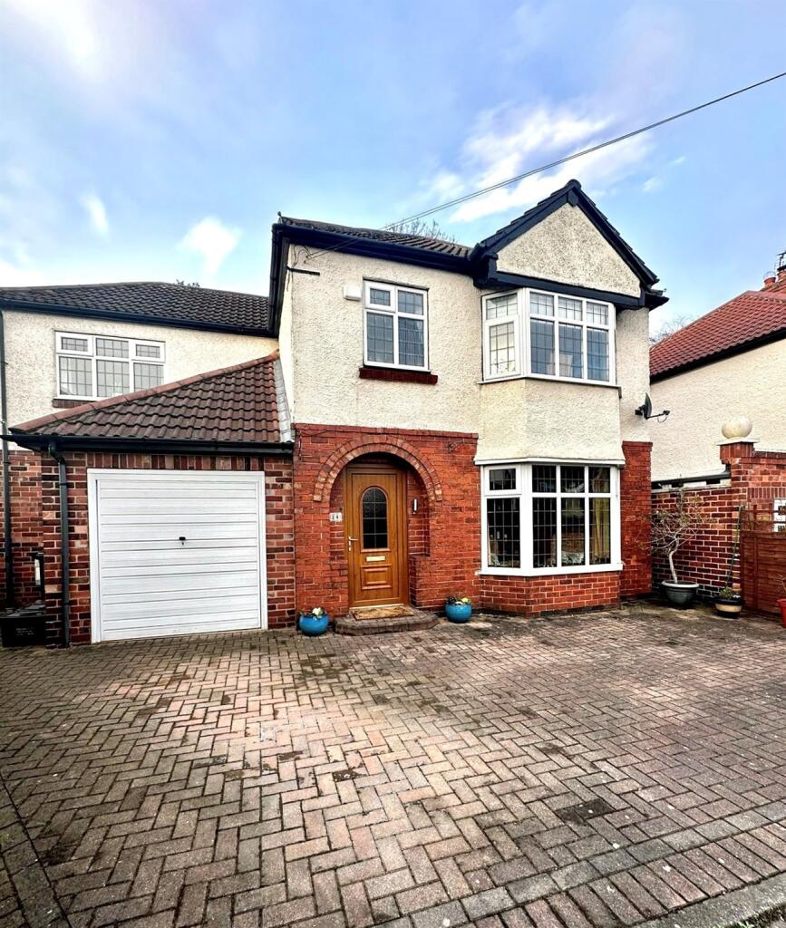 4 bedroom detached house for sale in Towton Avenue, York, YO24
