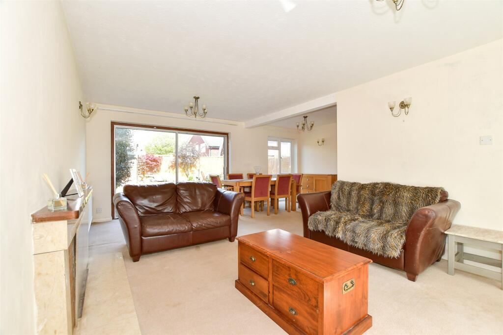 3 bedroom detached house for sale in Lambs Farm Road, Horsham, West