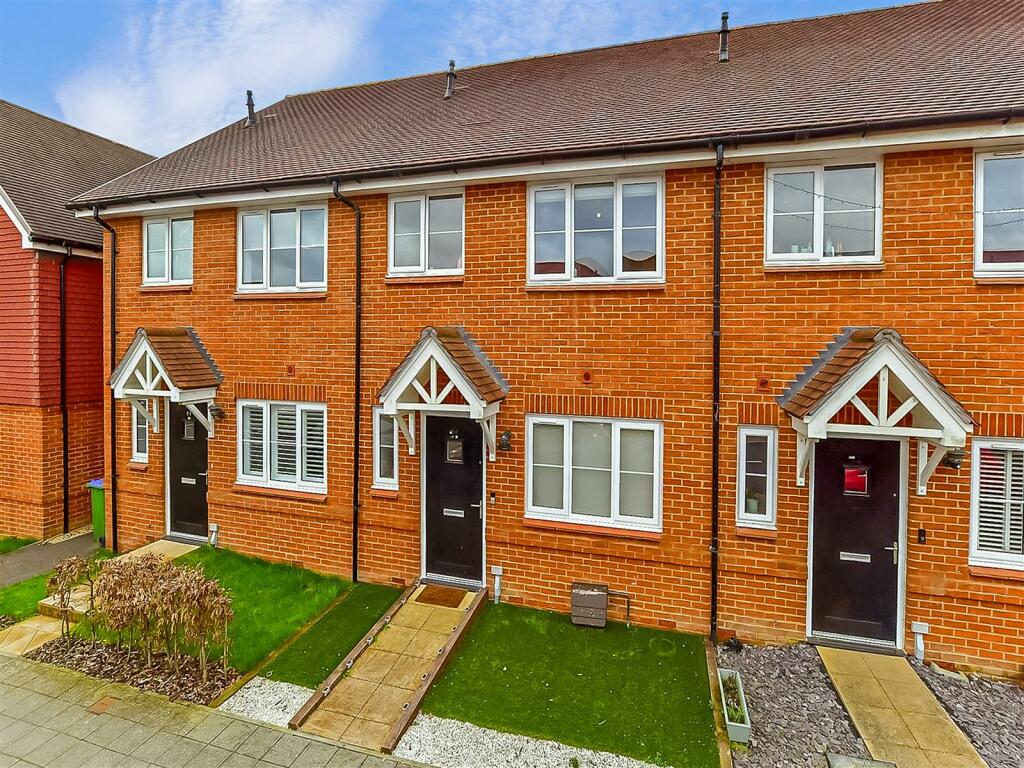 3 bedroom terraced house for sale in Somerset Road, Faygate, Horsham